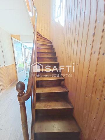 Maison en pierre de 113 m²  a restaurer avec dépendances et jardin