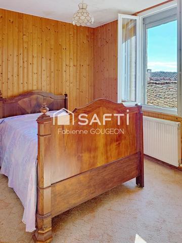 Maison en pierre de 113 m²  a restaurer avec dépendances et jardin