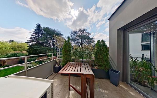 Appartement à vendre    5 pièces • 104 m2 Champagne-au-Mont-d'Or