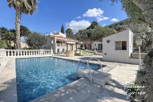 CEYRESTE ! Maison traditionnelle 6 pièces, terrain 1127m², piscine