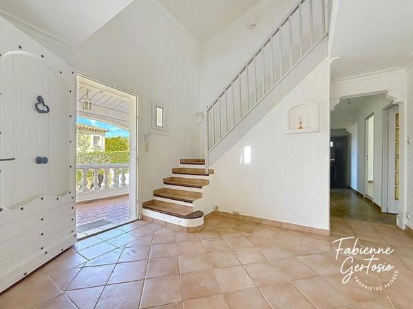 CEYRESTE ! Maison traditionnelle 6 pièces, terrain 1127m², piscine