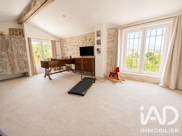 Maison à vendre 6 pièces 241 m² Le Rouret