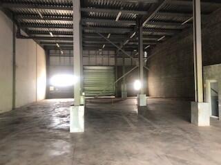 LOCAL 500 m2 ZI SAINT PIERRE