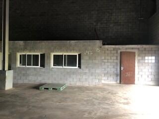 LOCAL 500 m2 ZI SAINT PIERRE