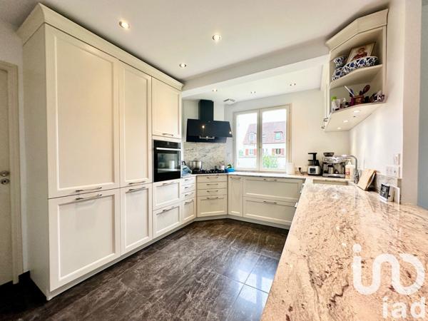 Maison traditionnelle 6 pièces de 170 m² à Le Meux (60880)