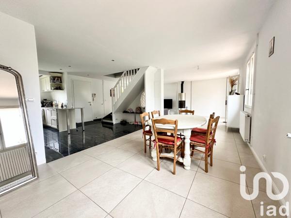 Maison traditionnelle 6 pièces de 170 m² à Le Meux (60880)