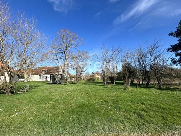 LONGERE 3 CHAMBRES AVEC DEPENDANCES ENVIRONNEMENT CALME PROCHE COMMERCES A CHABRIS (INDRE 36)