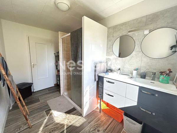 LONGERE 3 CHAMBRES AVEC DEPENDANCES ENVIRONNEMENT CALME PROCHE COMMERCES A CHABRIS (INDRE 36)