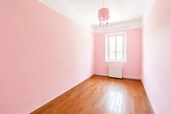 Maison Bouc Bel Air 5 pièce(s) 110.70 m2, 4 chambres, grand séjour, cuisine indépendante, jardin, remise, piscine