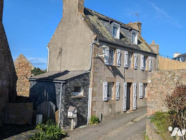 MAISON D’HABITATION EN PIERRE – TREGASTEL (VIEUX BOURG) – TERRAIN CONSTRUCTIBLE AVEC ANNEXE