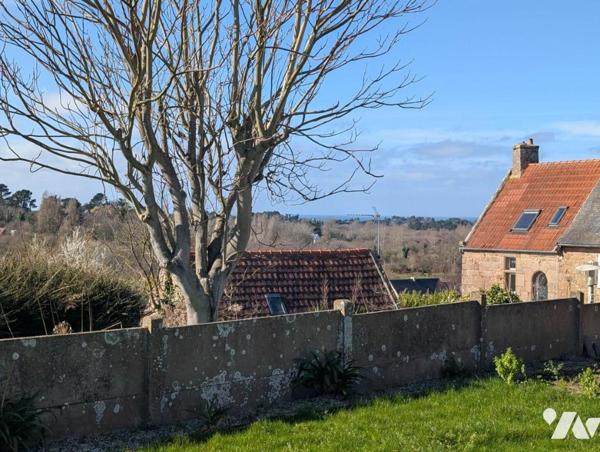MAISON D’HABITATION EN PIERRE – TREGASTEL (VIEUX BOURG) – TERRAIN CONSTRUCTIBLE AVEC ANNEXE