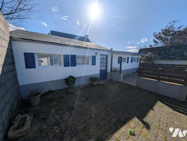 MAISON D’HABITATION EN PIERRE – TREGASTEL (VIEUX BOURG) – TERRAIN CONSTRUCTIBLE AVEC ANNEXE