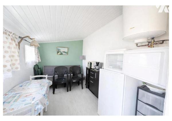MAISON D’HABITATION EN PIERRE – TREGASTEL (VIEUX BOURG) – TERRAIN CONSTRUCTIBLE AVEC ANNEXE