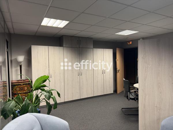 Bureau 6 pièces - 140 m²