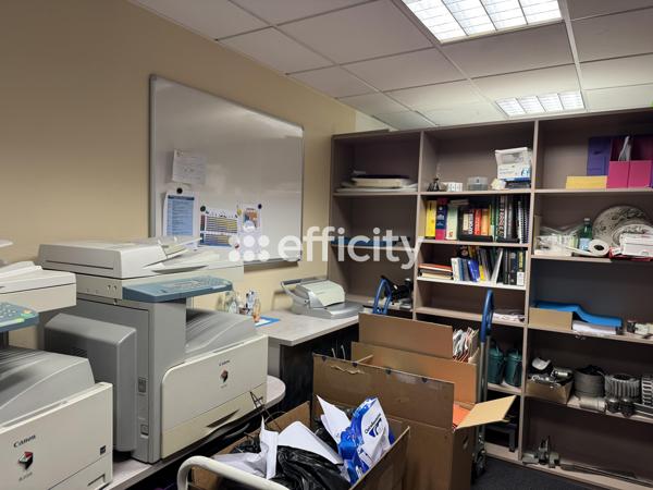 Bureau 6 pièces - 140 m²