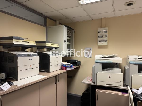 Bureau 6 pièces - 140 m²