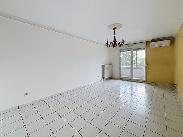 Appartement 3 pièces de 64 m² avec loggia fermée et vitrée /  climatisation / garage / cave