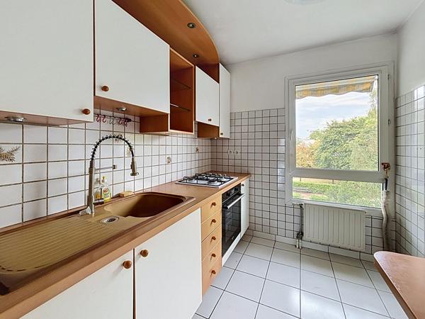 Appartement 3 pièces de 64 m² avec loggia fermée et vitrée /  climatisation / garage / cave