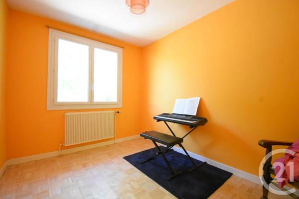 Maison à vendre  5 pièces - 137,51 m 2   CREUZIER LE VIEUX  - 03