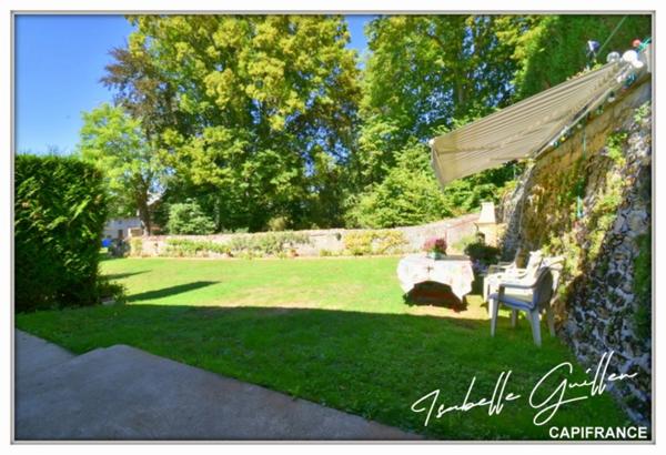 Maison à vendre 6 pièces CHATEAUMEILLANT (18) 4 chambres grand terrain arboré