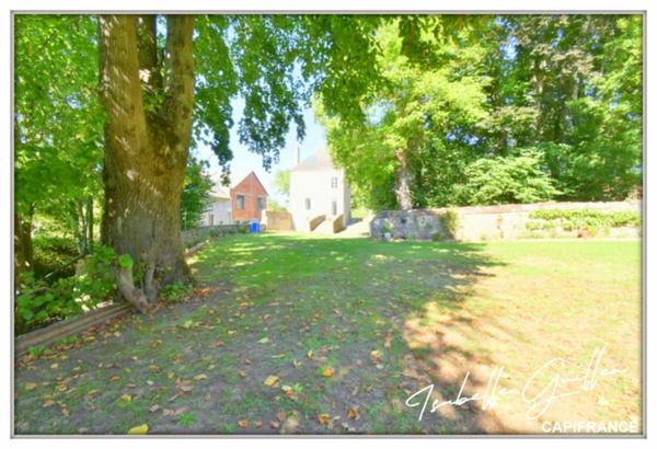 Maison à vendre 6 pièces CHATEAUMEILLANT (18) 4 chambres grand terrain arboré