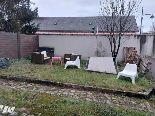 2 ENSEMBLES IMMOBILIERS + GRANGE + 2 GARAGES + 2 PLACES DE PARKING
