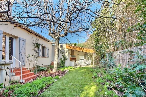 Carqueiranne, beaucoup de charme pour cette maison proche centre et port !