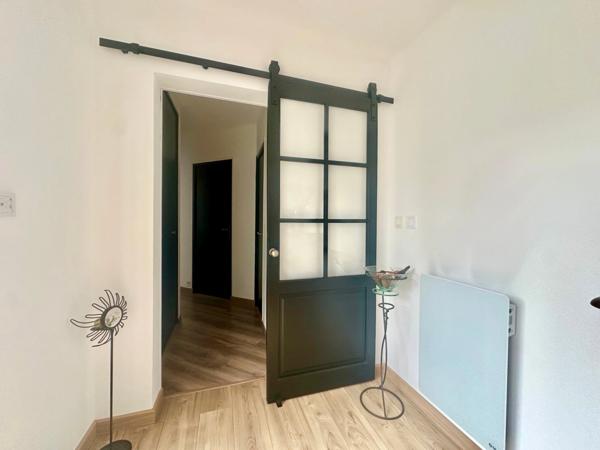 Appartement ou maison RDC 3 chambres, 3 terrasses - proche de des commerces et gare