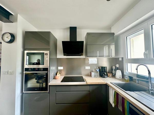 Appartement ou maison RDC 3 chambres, 3 terrasses - proche de des commerces et gare