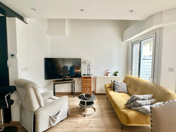 Appartement ou maison RDC 3 chambres, 3 terrasses - proche de des commerces et gare