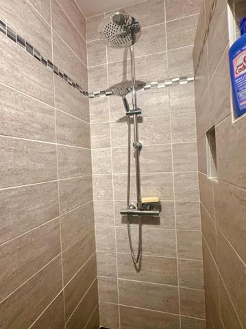 Appartement ou maison RDC 3 chambres, 3 terrasses - proche de des commerces et gare