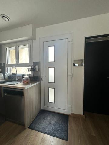 Appartement ou maison RDC 3 chambres, 3 terrasses - proche de des commerces et gare