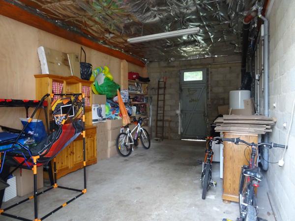 IMMEUBLE AVEC RAPPORT LOCATIF + 4 GARAGES