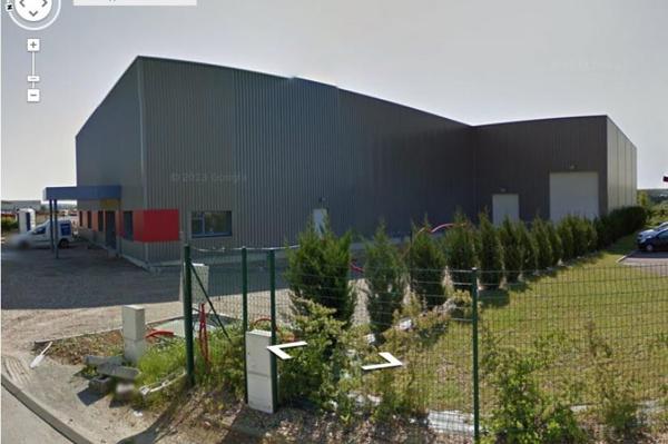 Location - LOCAL D'ACTIVITE 1220 m 2