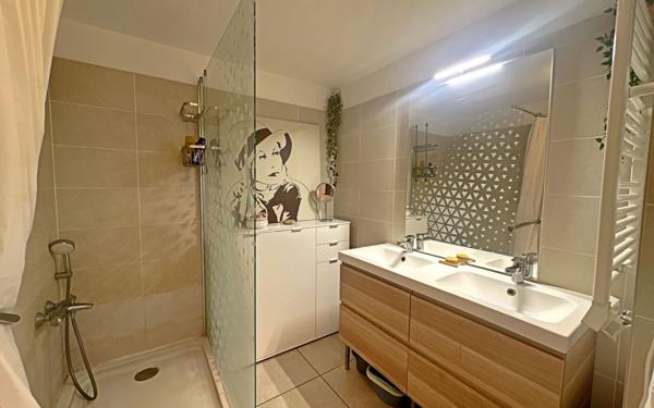 Appartement à vendre    3 pièces • 59,20 m2 Marseille 8