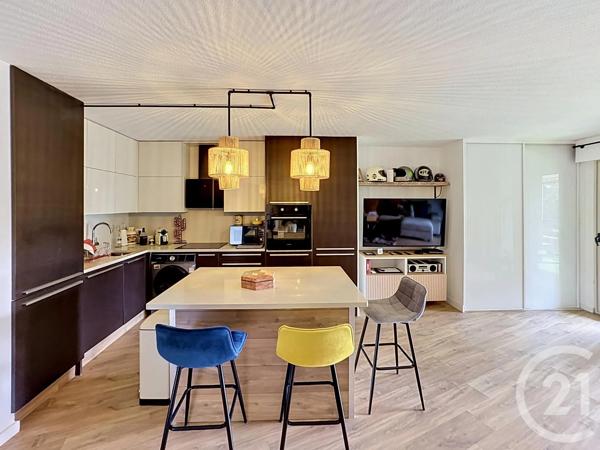 Appartement T3 à vendre  3 pièces - 71,96 m 2   CAVALAIRE SUR MER  - 83