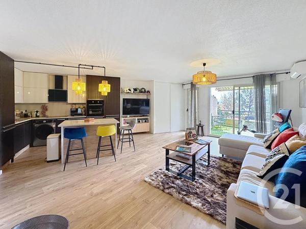 Appartement T3 à vendre  3 pièces - 71,96 m 2   CAVALAIRE SUR MER  - 83