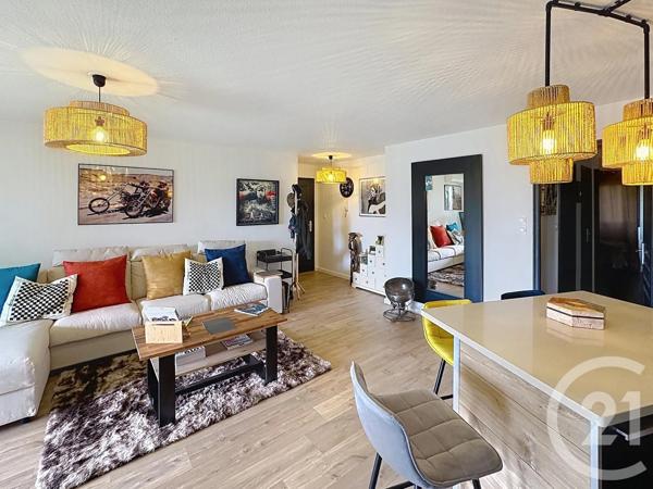 Appartement T3 à vendre  3 pièces - 71,96 m 2   CAVALAIRE SUR MER  - 83