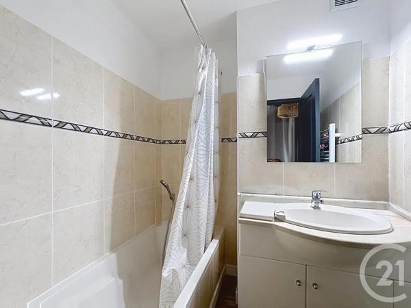 Appartement T3 à vendre  3 pièces - 71,96 m 2   CAVALAIRE SUR MER  - 83