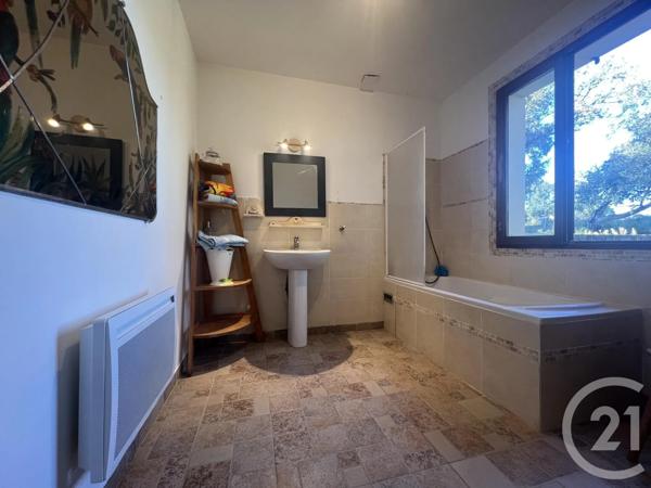 Maison à vendre  4 pièces - 130 m 2   COGOLIN  - 83