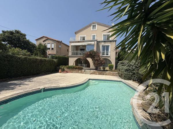 Maison à vendre  5 pièces - 197,39 m 2   BANDOL  - 83