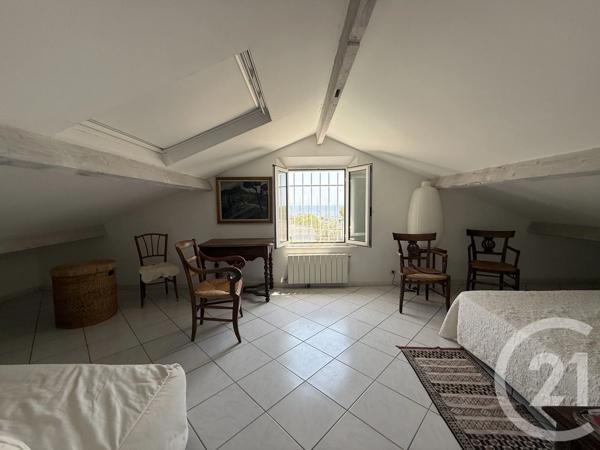 Maison à vendre  5 pièces - 197,39 m 2   BANDOL  - 83