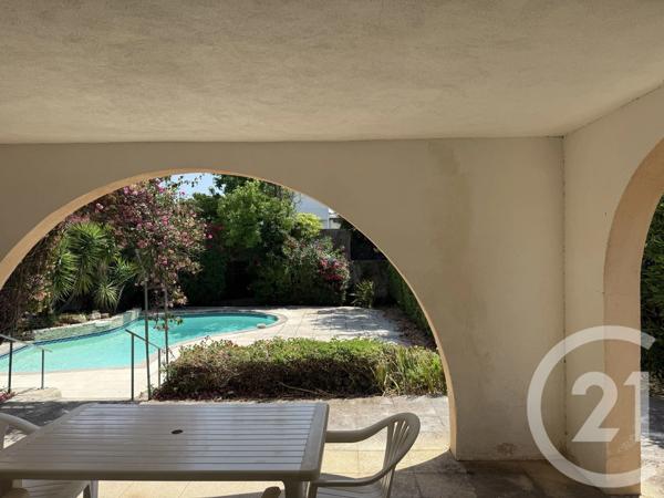 Maison à vendre  5 pièces - 197,39 m 2   BANDOL  - 83