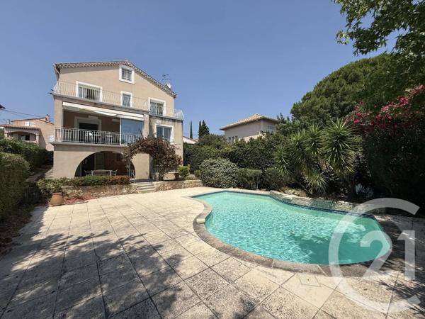 Maison à vendre  5 pièces - 197,39 m 2   BANDOL  - 83