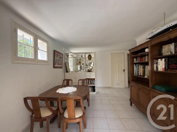 Maison à vendre  5 pièces - 197,39 m 2   BANDOL  - 83