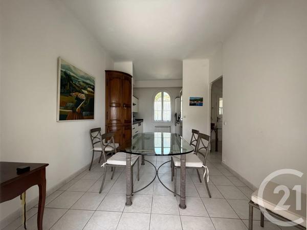 Maison à vendre  5 pièces - 197,39 m 2   BANDOL  - 83