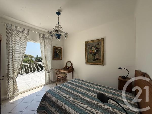 Maison à vendre  5 pièces - 197,39 m 2   BANDOL  - 83