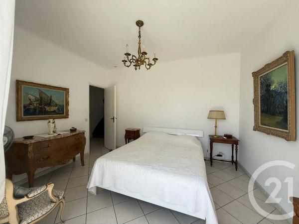 Maison à vendre  5 pièces - 197,39 m 2   BANDOL  - 83