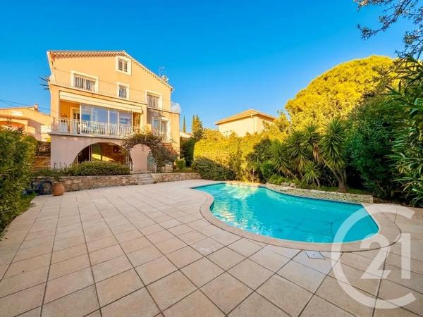 Maison à vendre  5 pièces - 197,39 m 2   BANDOL  - 83