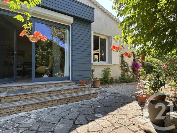 Maison à vendre  5 pièces - 197,39 m 2   BANDOL  - 83